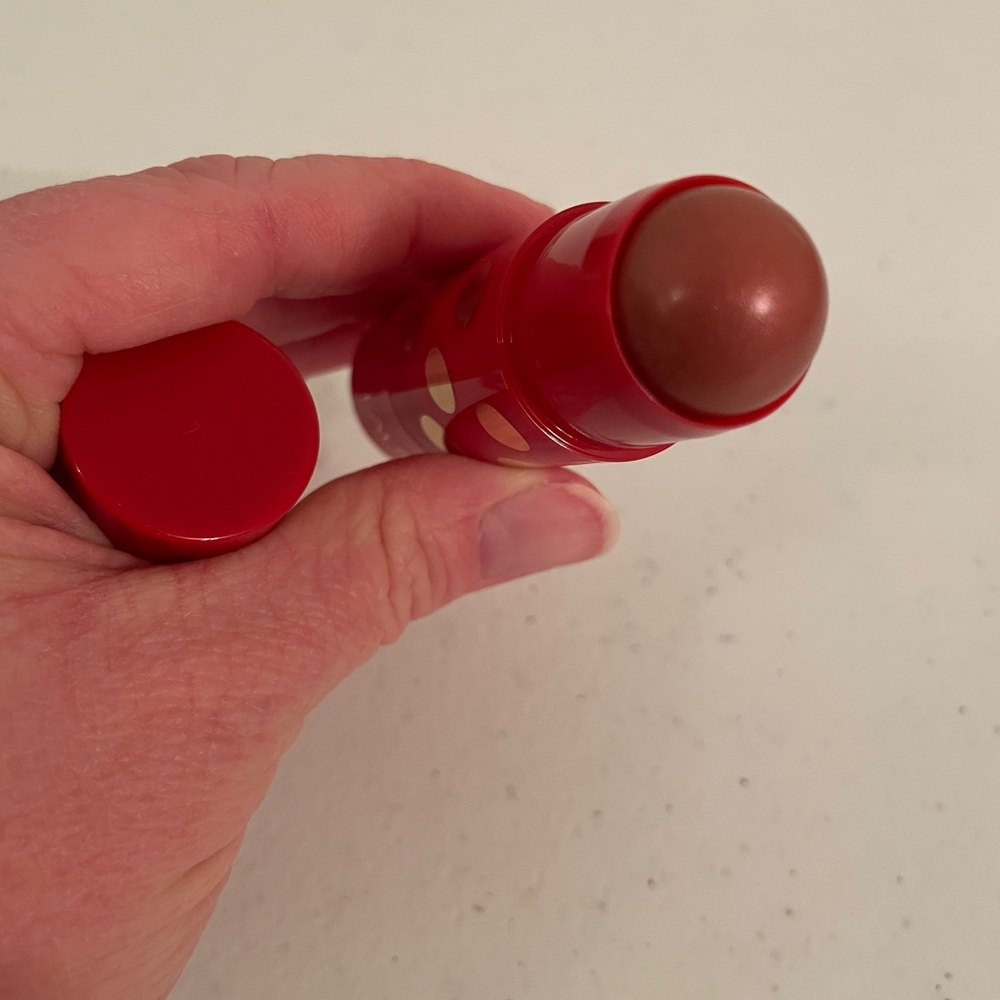 Estée Lauder holiday 2025 glow blush stick in rose gold